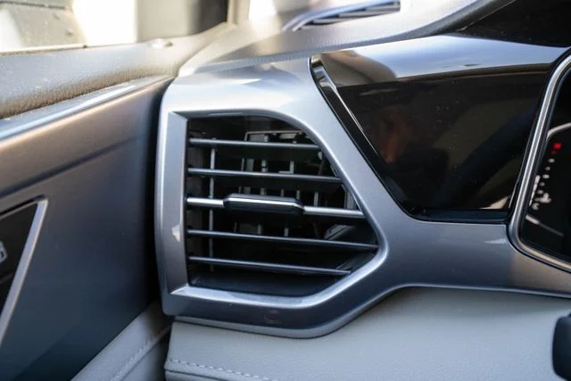 2025 Volkswagen Taos SEL - Photo 23