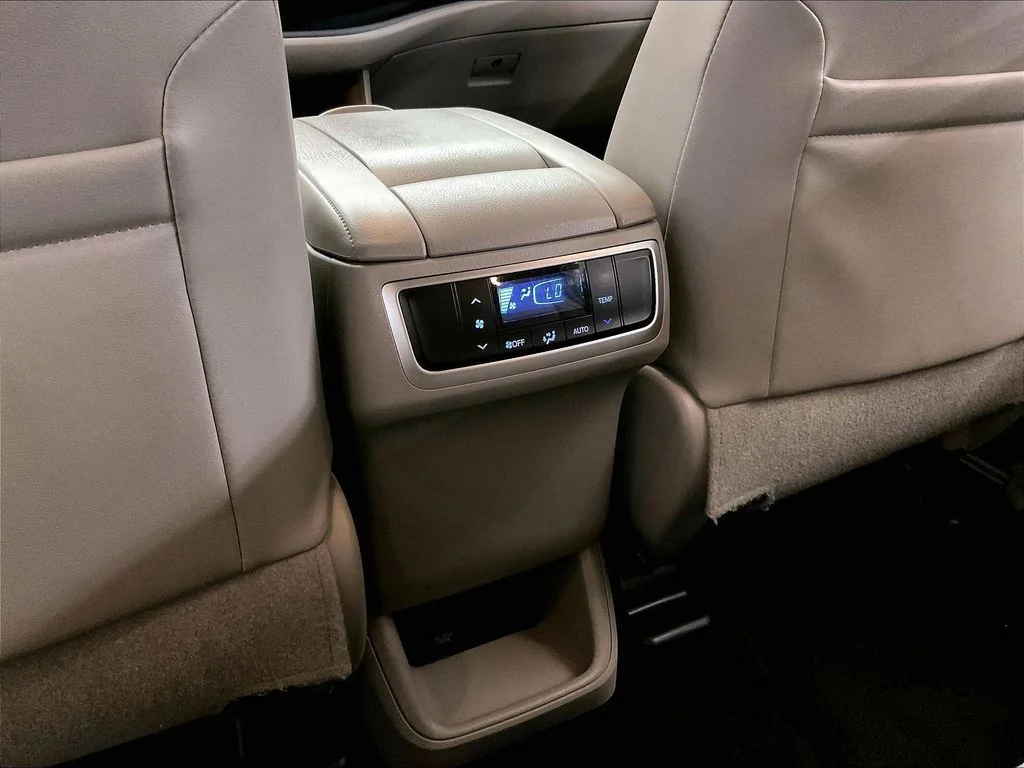 Used 2016 Gray Toyota XLE V6 image 38