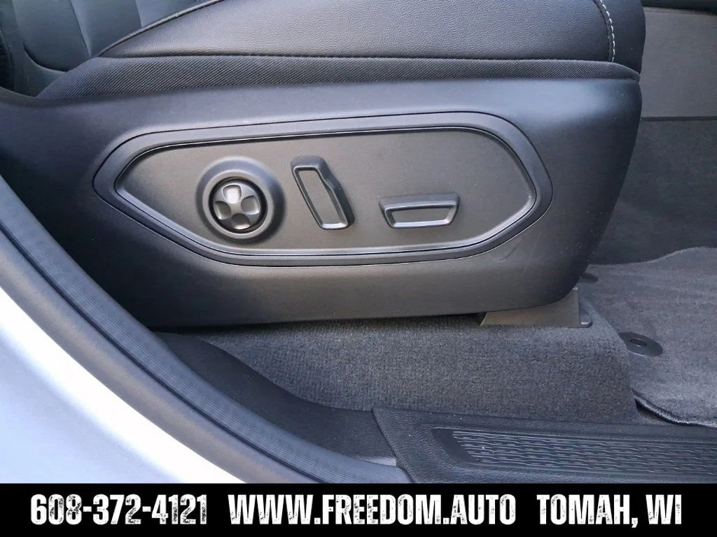 Used 2025 Silver Zynith Jeep Limited image 28