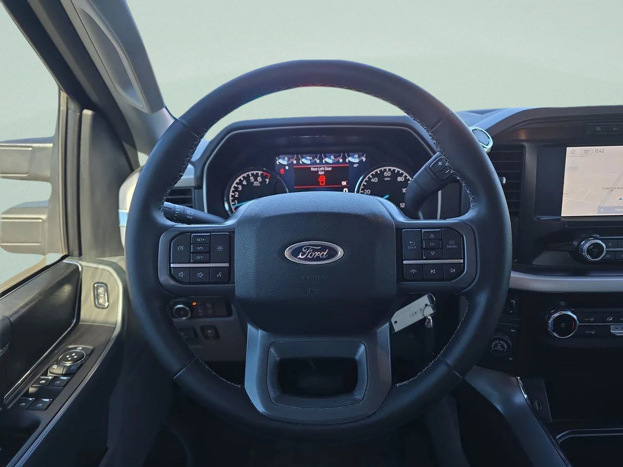Used 2023 Agate Black Metallic Ford XLT image 21