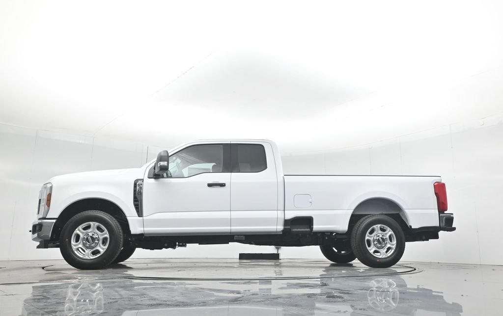 New 2026 Oxford White Ford XLT image 50