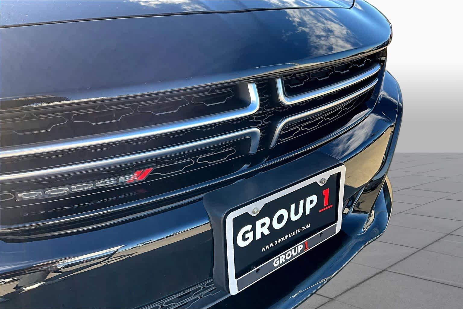 Used 2017 Pitch Black Clearcoat Dodge SE image 29