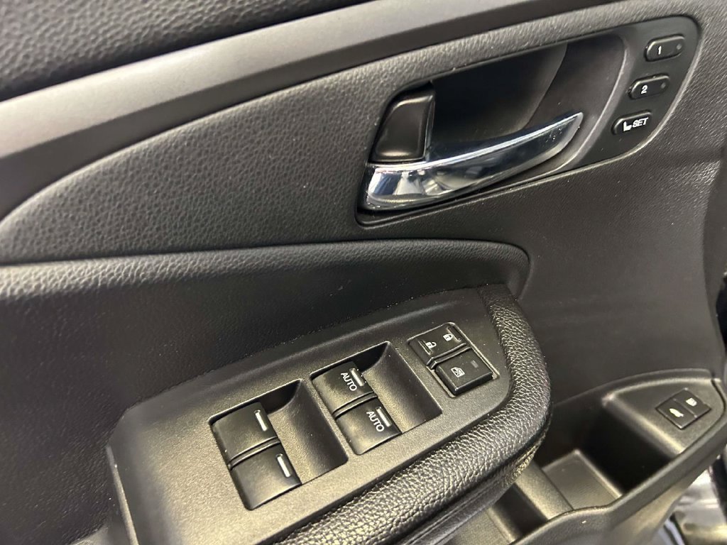 Used 2021 Black Honda EX-L image 18