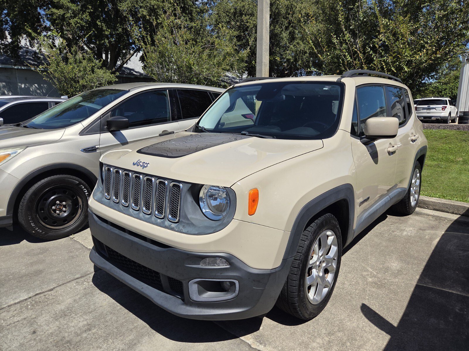 Used 2015 Mojave Sand Jeep Latitude image 2