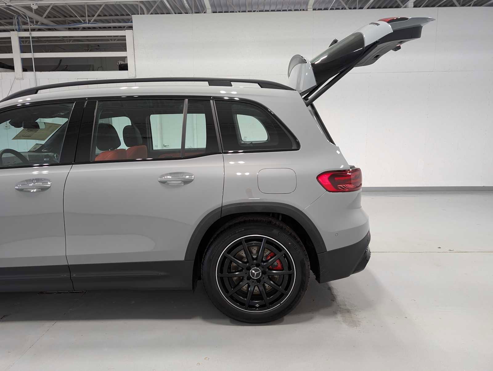 2026 Mercedes-Benz GLB AMG GLB 35 - Photo 9