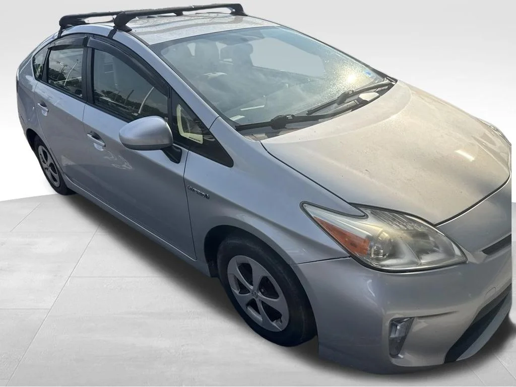 Used 2015 Silver Toyota Three image 13