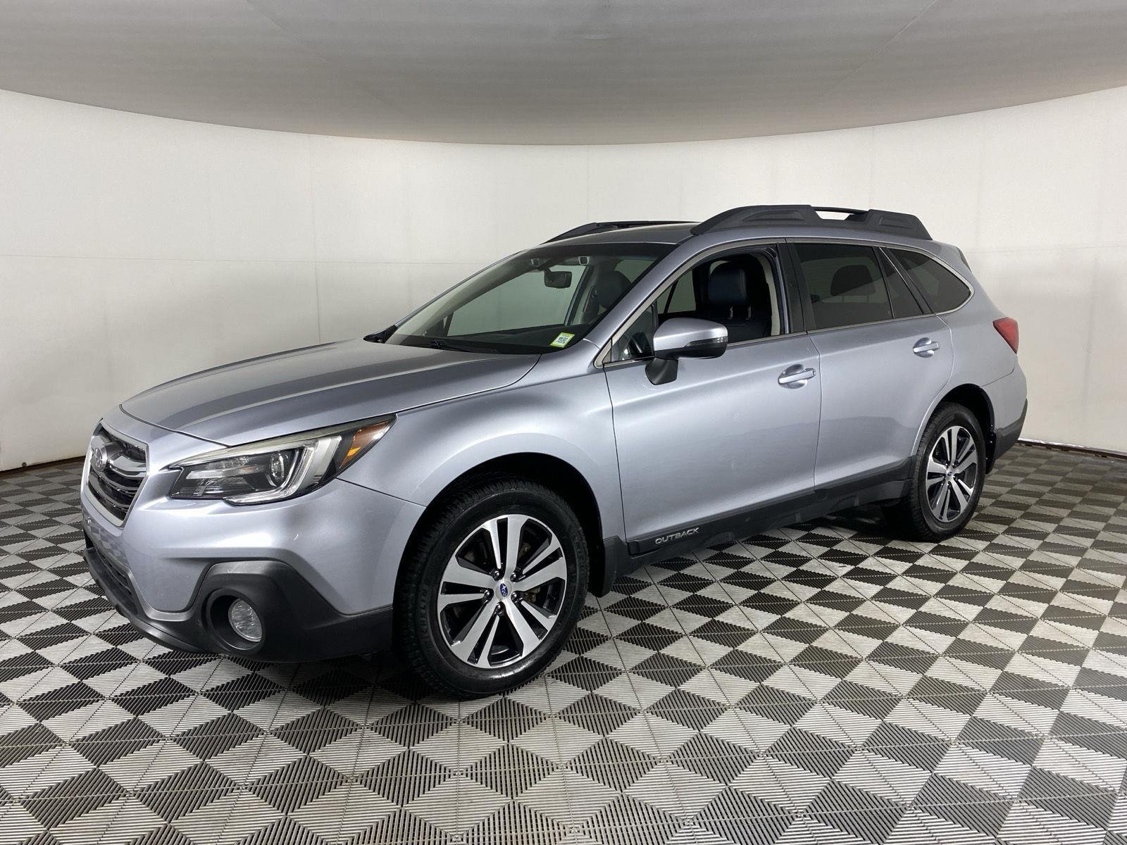 Used 2018 Ice Silver Metallic Subaru Limited image 6