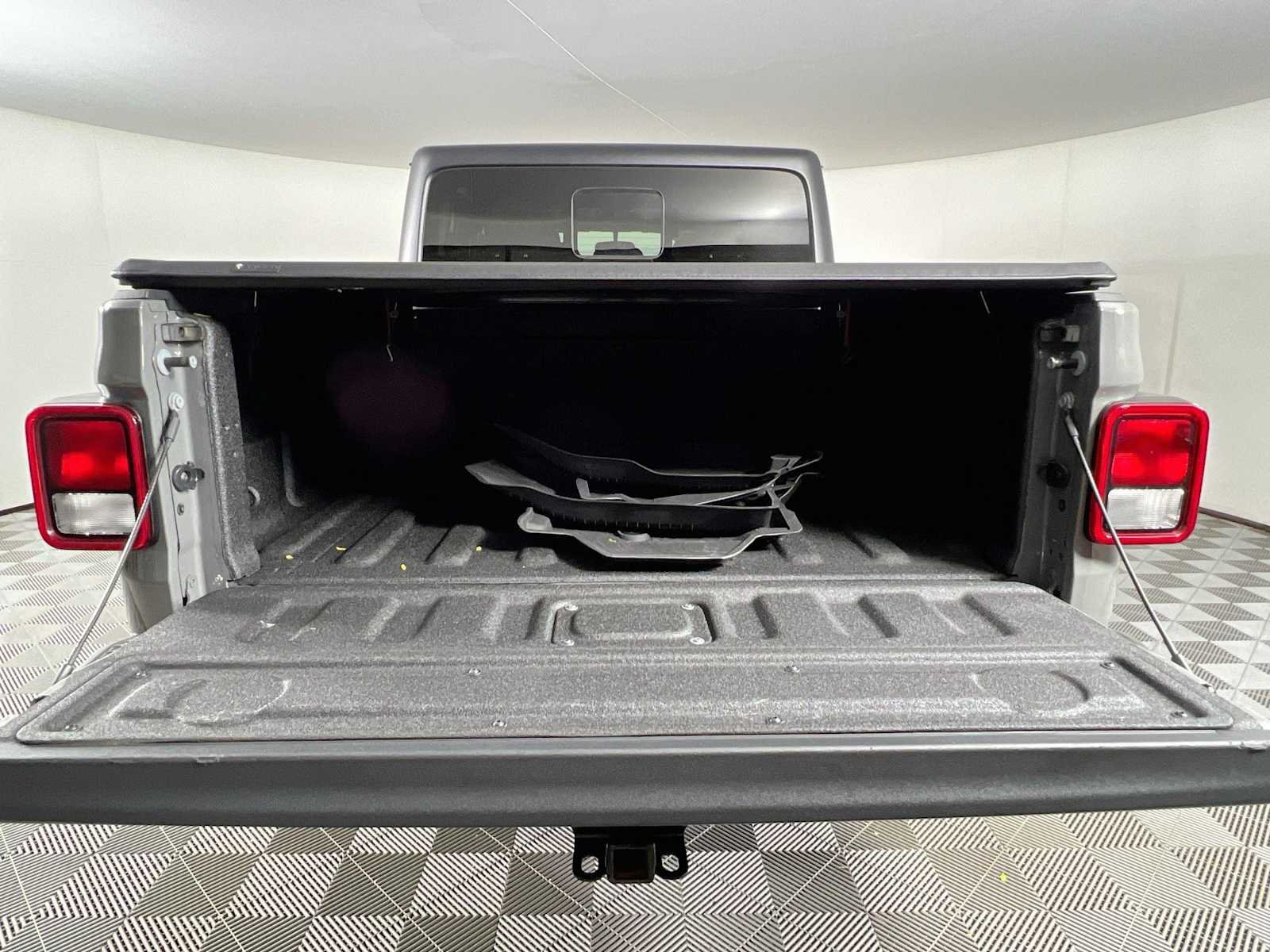 Used 2023 Sting-Gray Clearcoat Jeep Sport S image 26