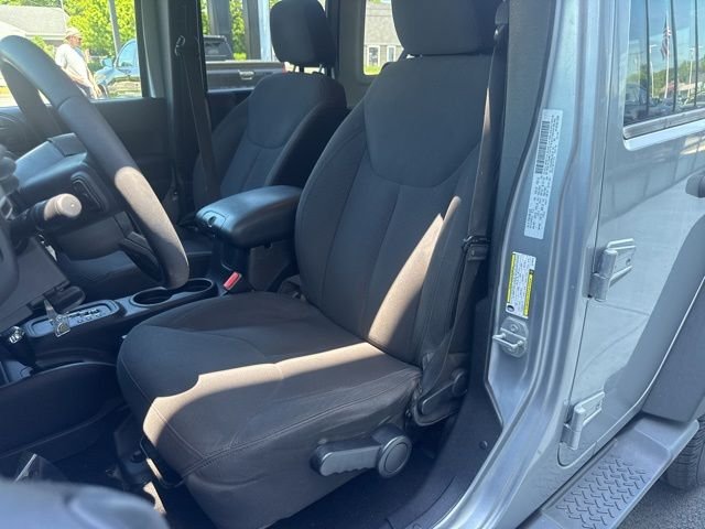 Used 2016 Silver Jeep Unlimited Sport image 10