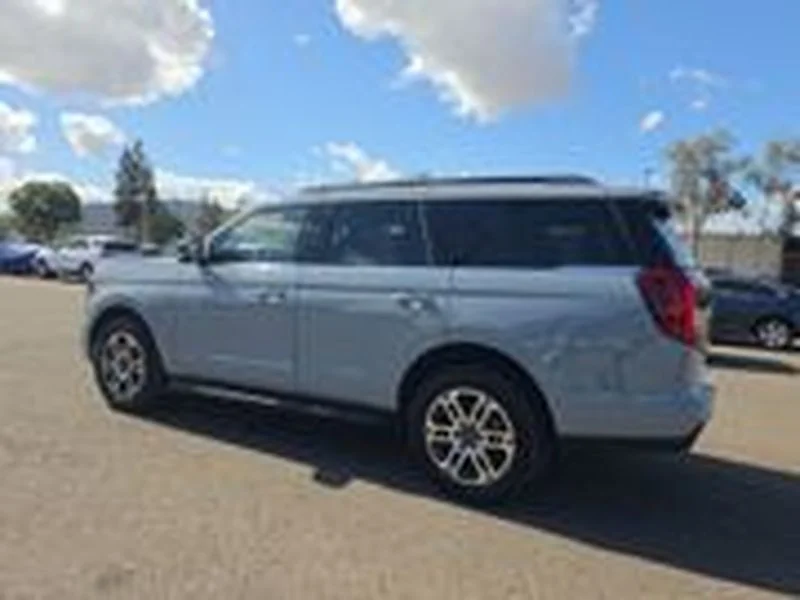 Used 2025 Glacier Gray Metallic TriCoat Ford Active image 4