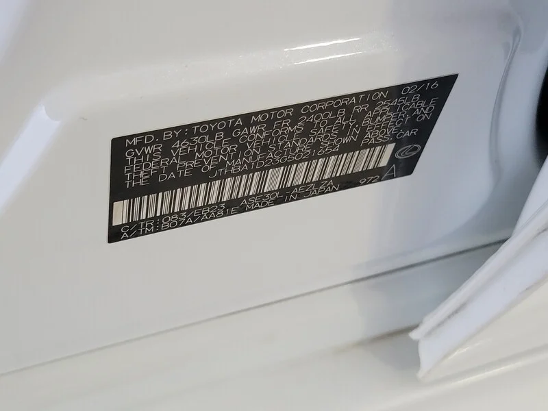 Used 2016 Ultra White LEXUS 4DR SDN image 17
