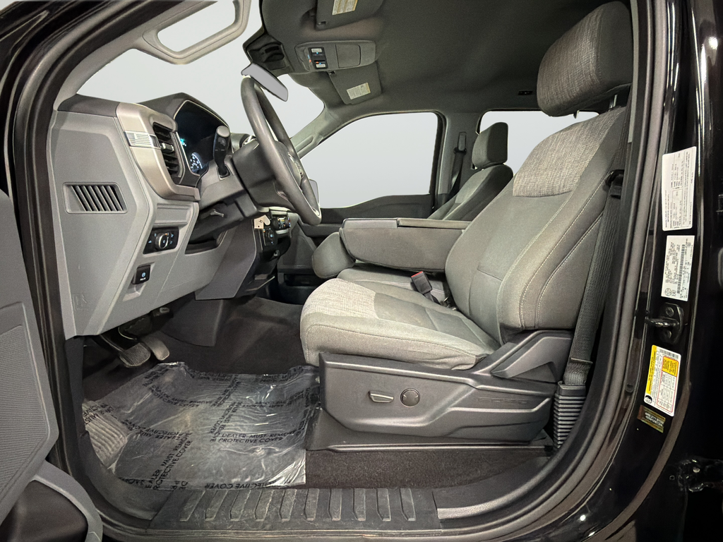 Used 2023 Black Ford XLT image 10