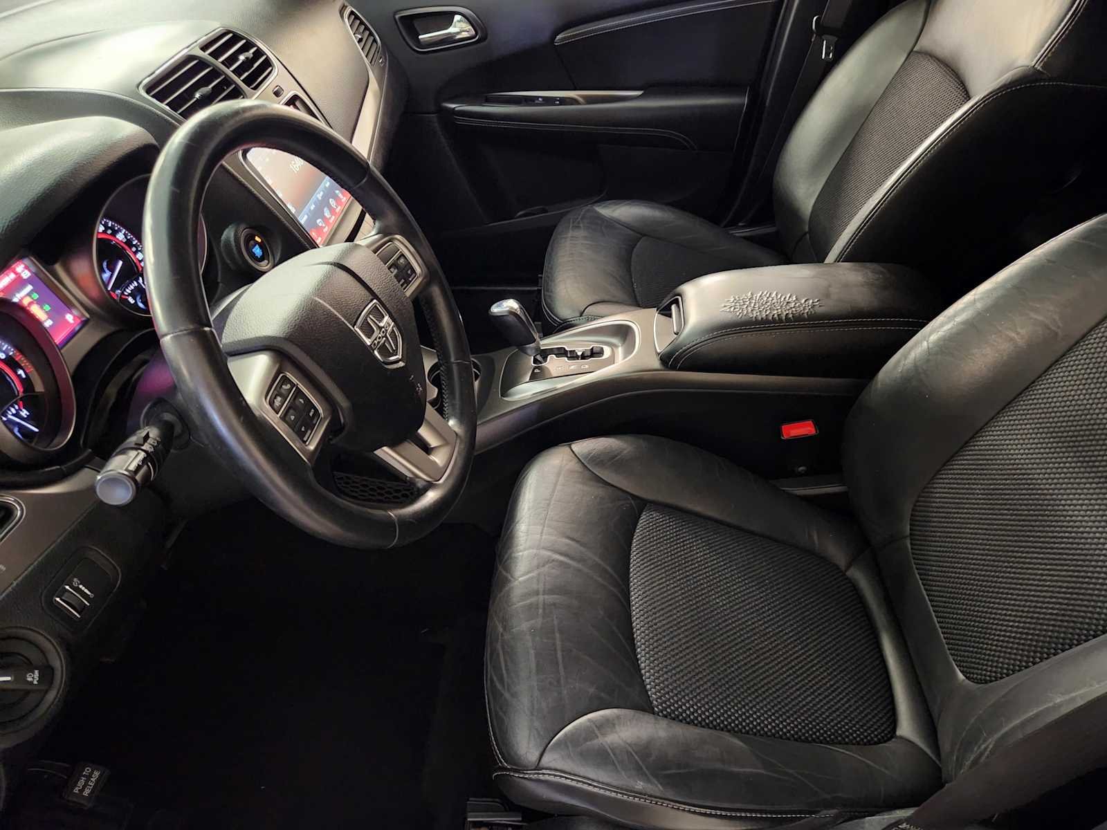 Used 2018 Pitch Black Clearcoat Dodge Crossroad image 13