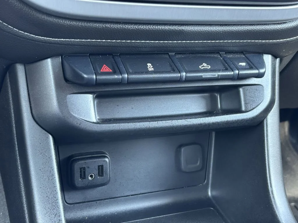 Used 2022 Summit White GMC Elevation image 27