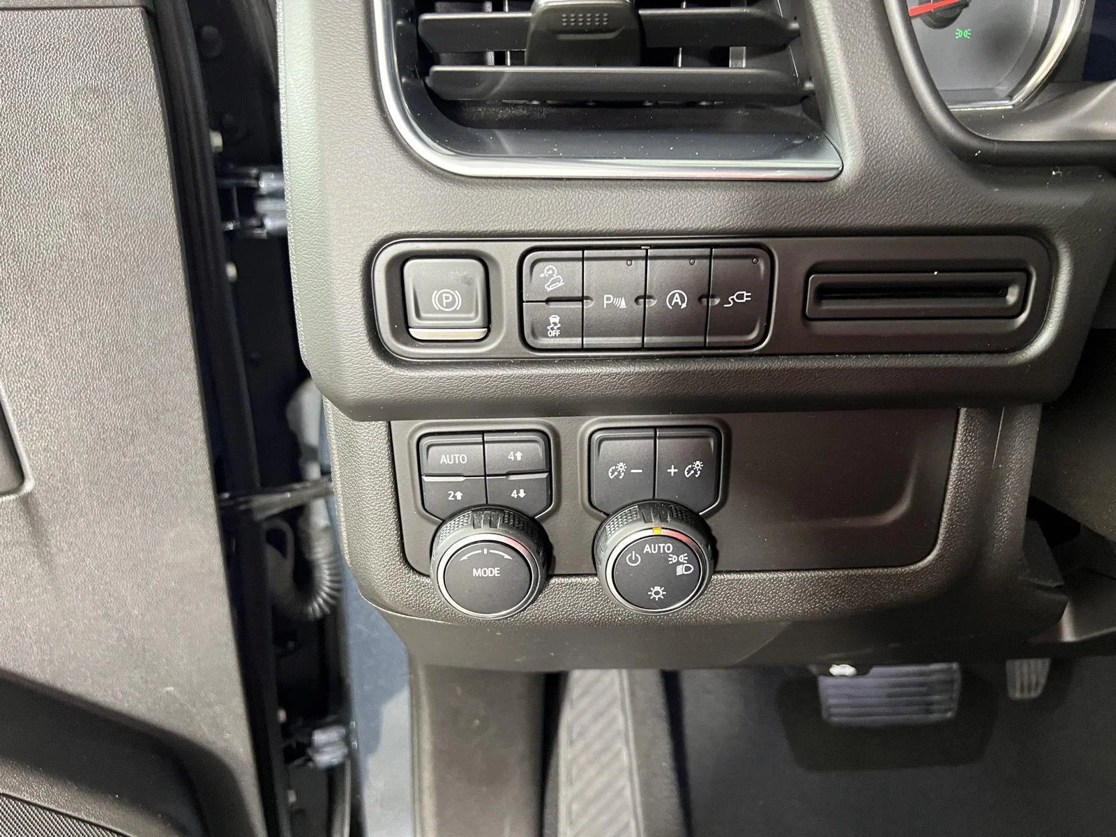 Used 2021 Shadow Gray Metallic Chevrolet Z71 image 16
