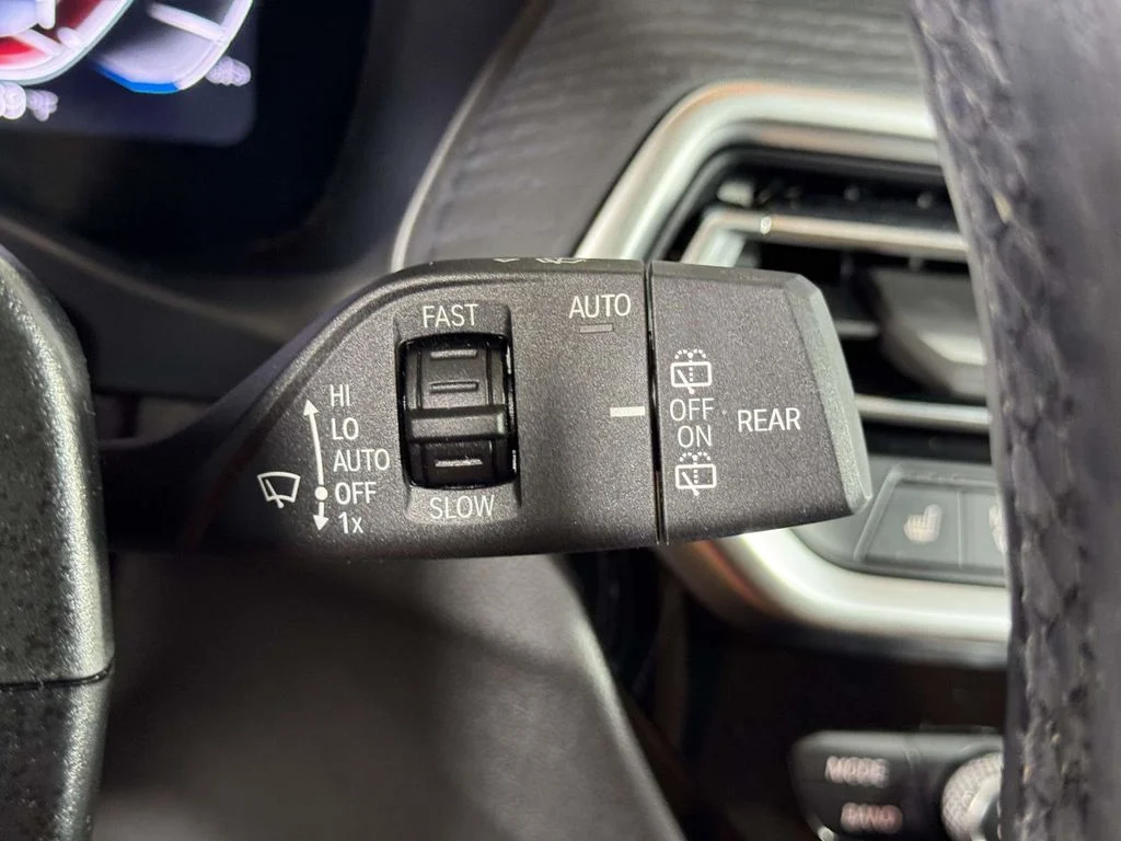 Used 2023 White BMW xDrive30i image 24