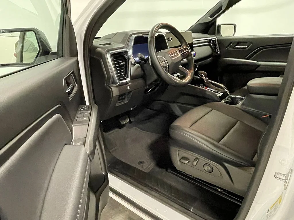 Used 2024 White GMC Elevation image 20