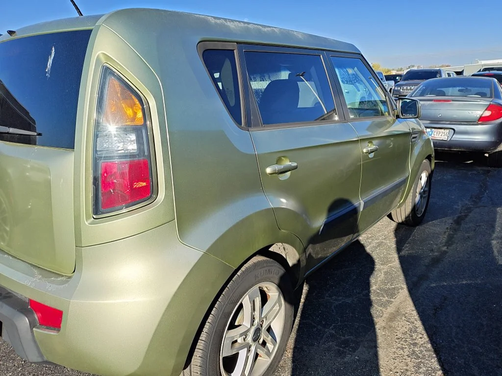 Used 2011 Green Kia Plus image 10