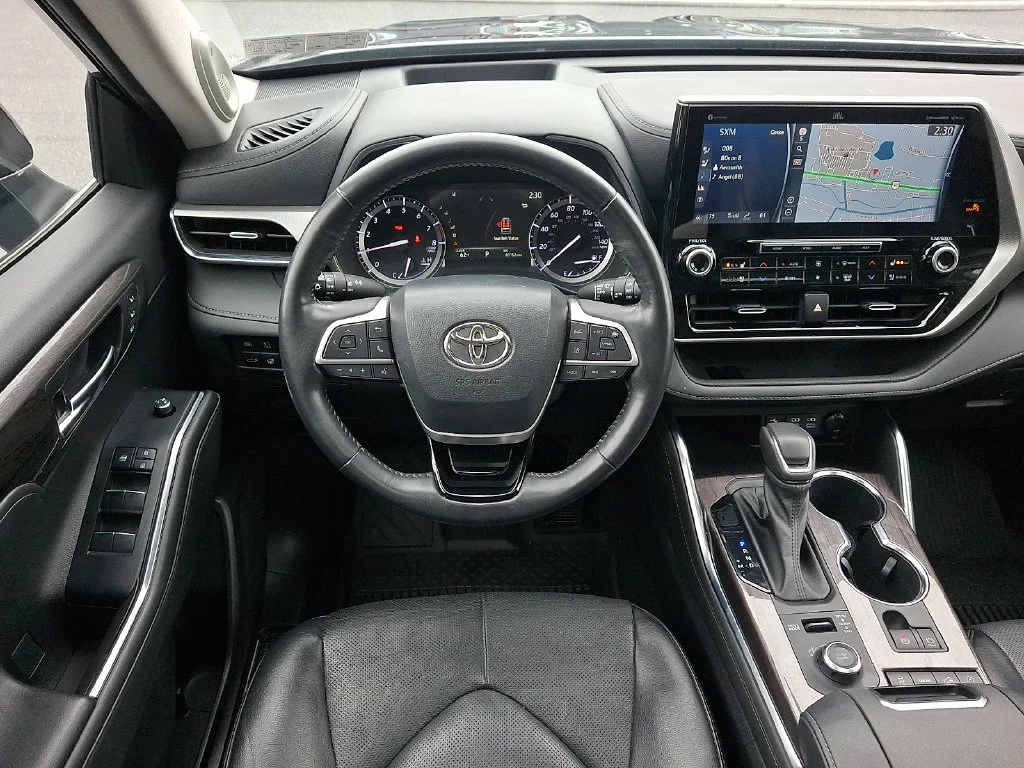 Used 2022  Toyota Platinum image 13