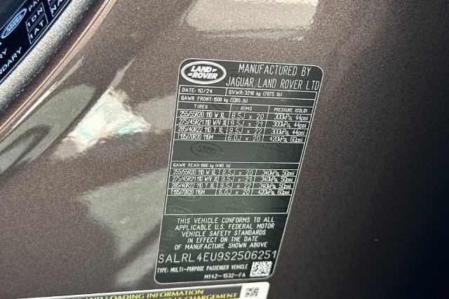 Certified Used 2025 Gray Land Rover Dynamic SE image 27