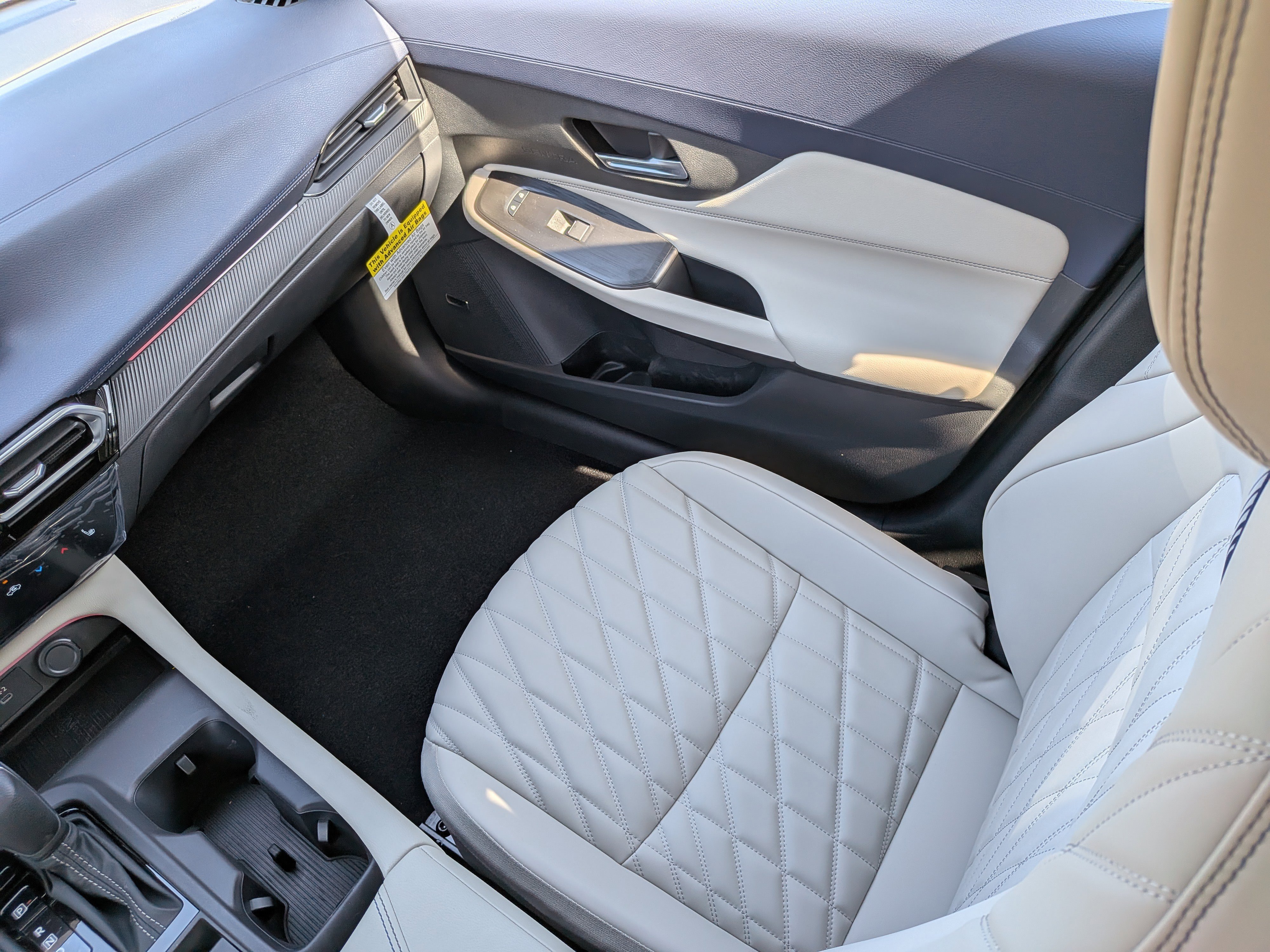 New 2026 White Nissan SL image 14