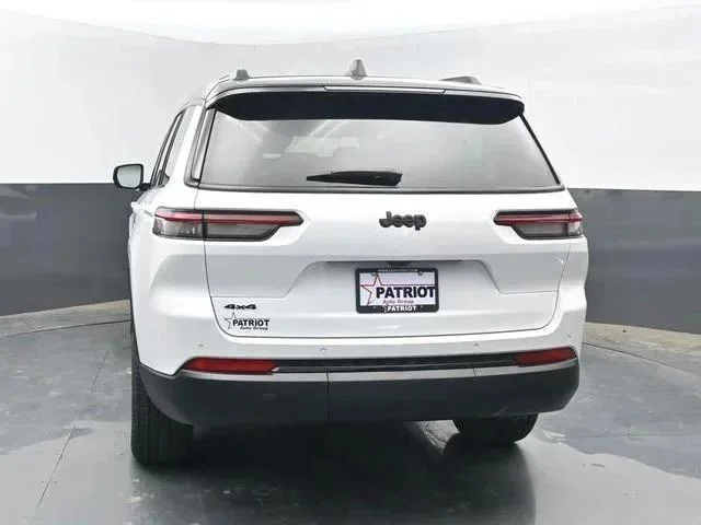 New 2025 Bright White Clear-Coat Exterior Paint Jeep Limited image 12