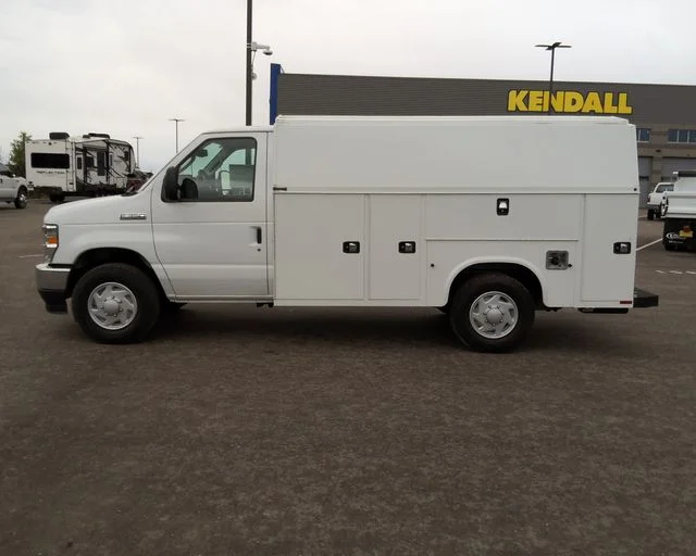 New 2025 Oxford White Ford Base image 2