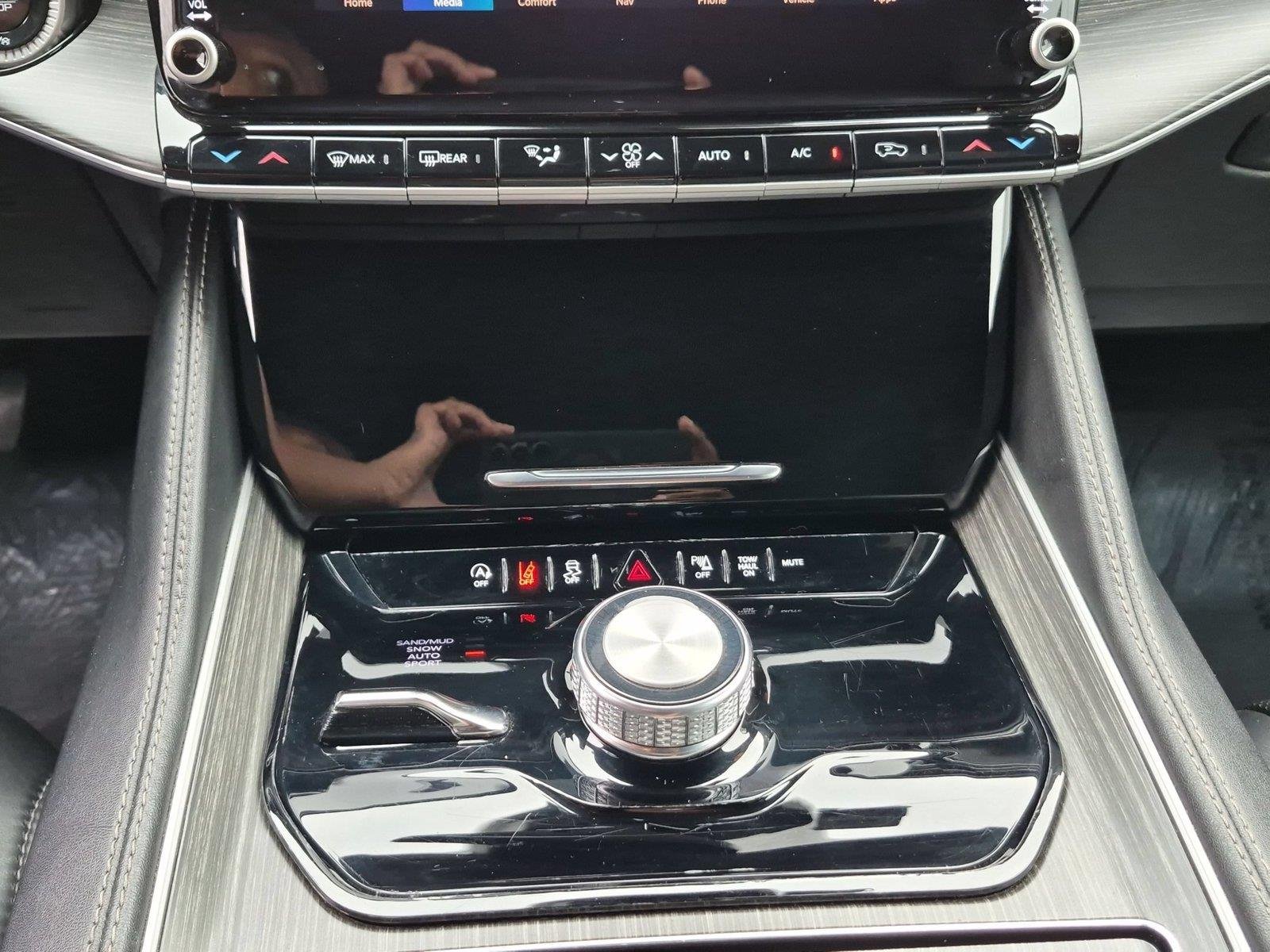 Used 2024 Diamond Black Crystal Pearlcoat Jeep Series II image 26