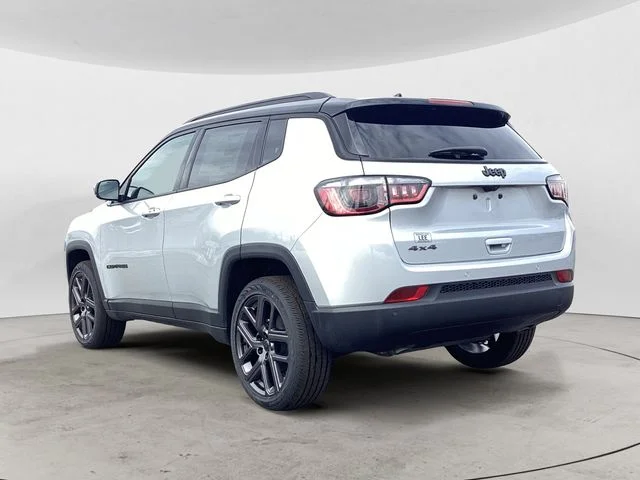 New 2026 Silver Zynith Metallic Clearcoat Jeep LIMITED ALTITUDE 4X4 image 3