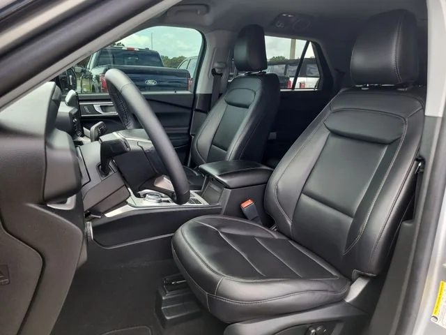 Used 2023 Silver Ford XLT image 21