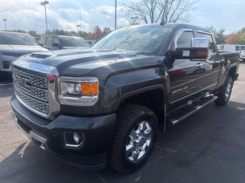 Used 2018 Green GMC Denali image 2