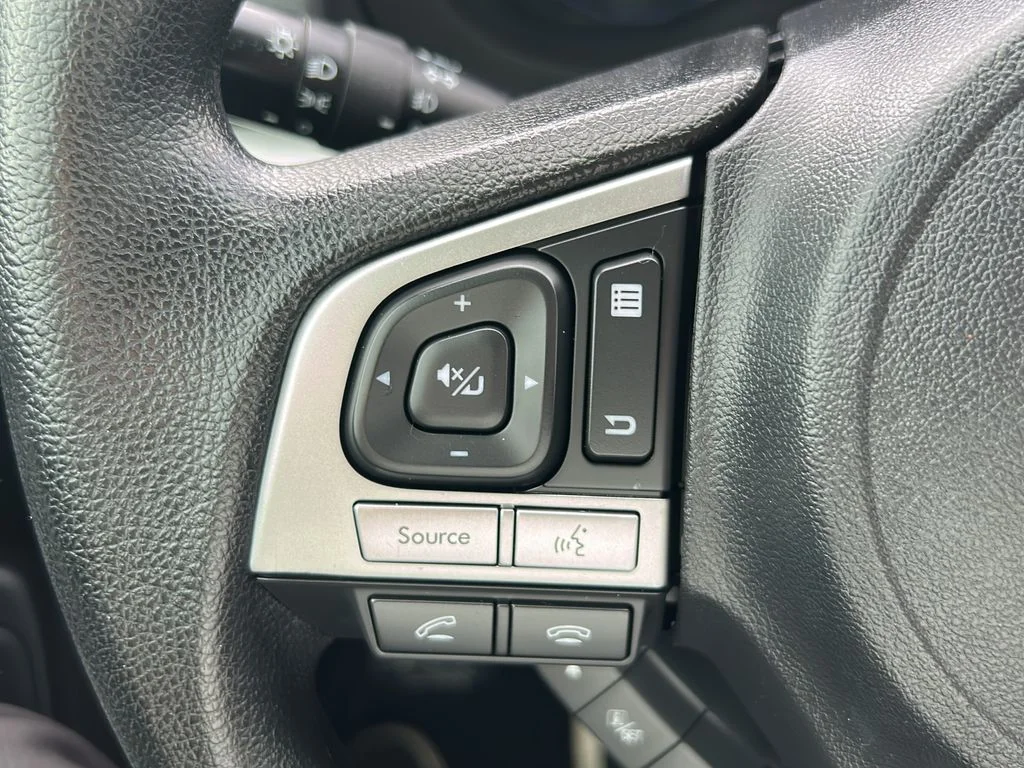 Used 2018 Silver Subaru 2.5i Premium image 16