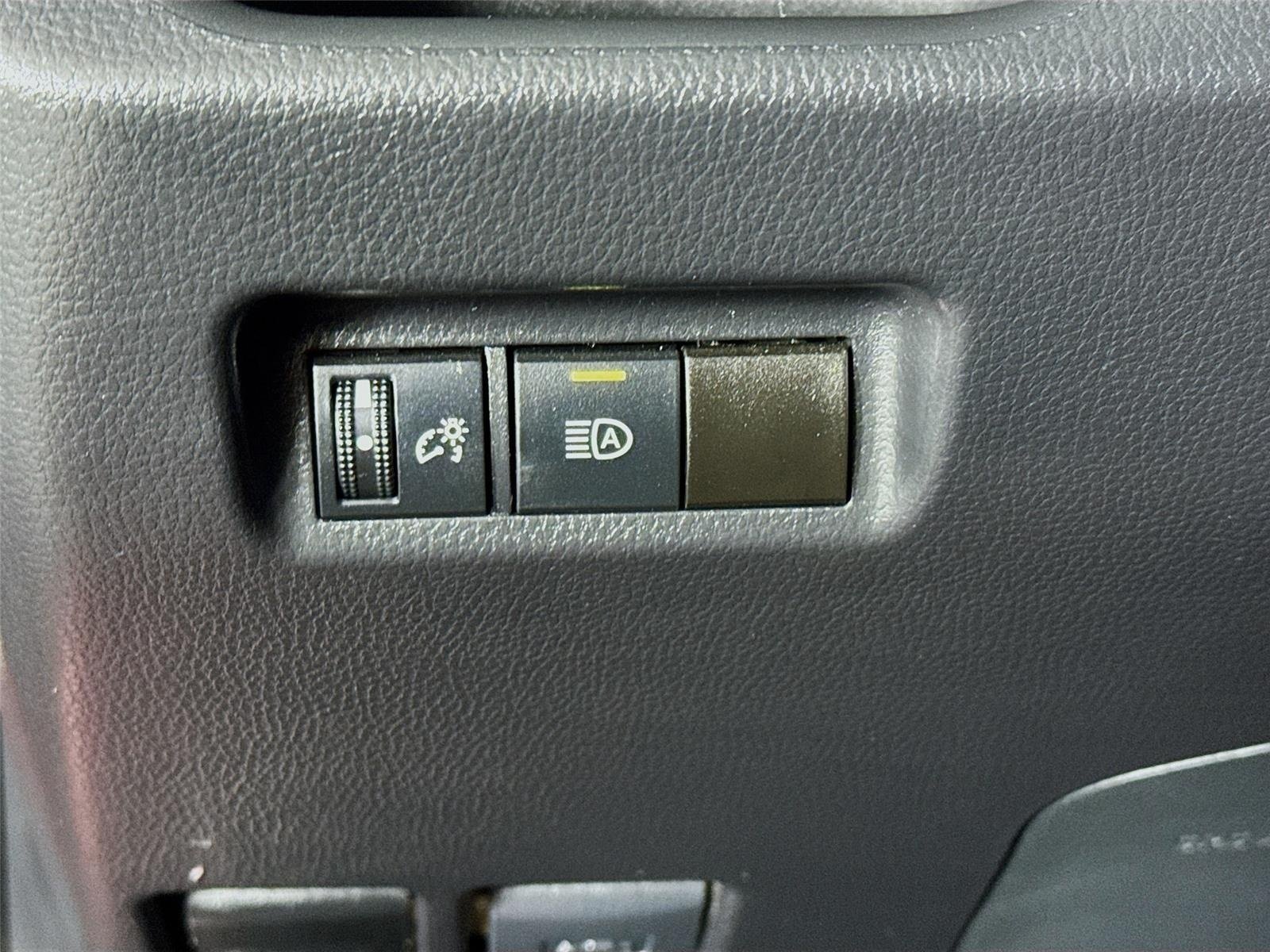 Used 2021 Ruby Flare Pearl Toyota XLE image 10