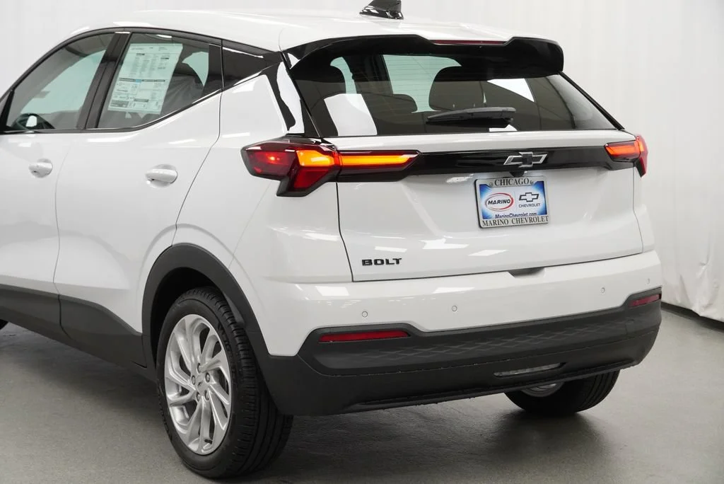 New 2027 Summit White Chevrolet LT image 36