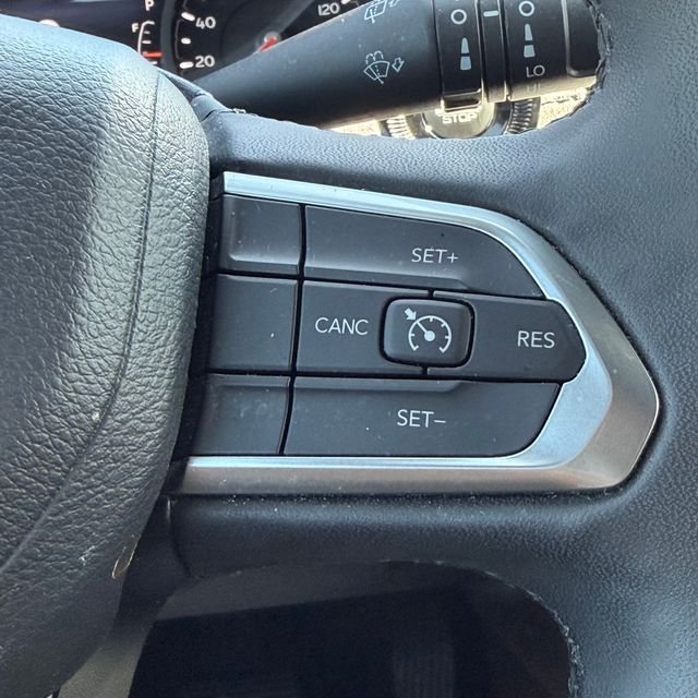 Used 2024 White Jeep Latitude image 17