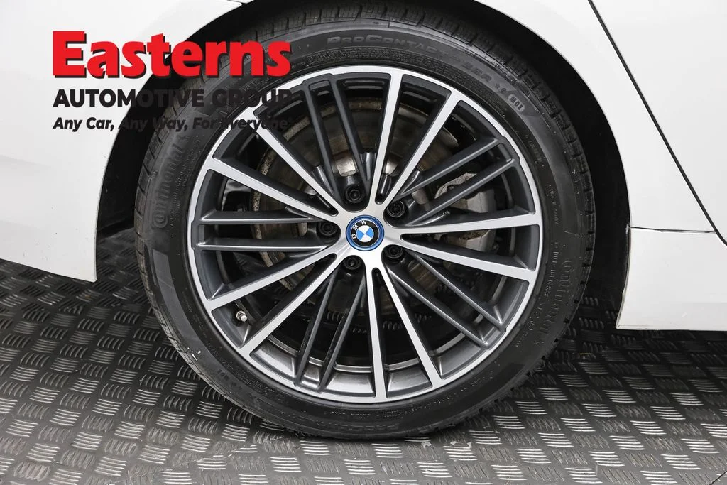 Used 2023 White BMW 530e iPerformance image 34