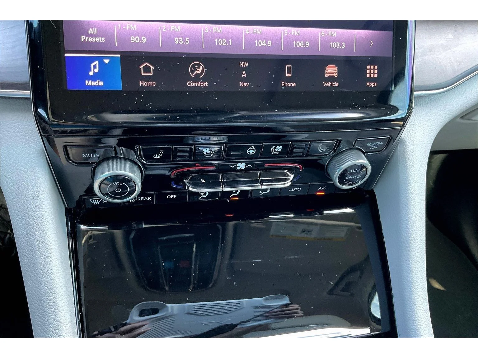 Used 2022 Gray Jeep Overland image 22