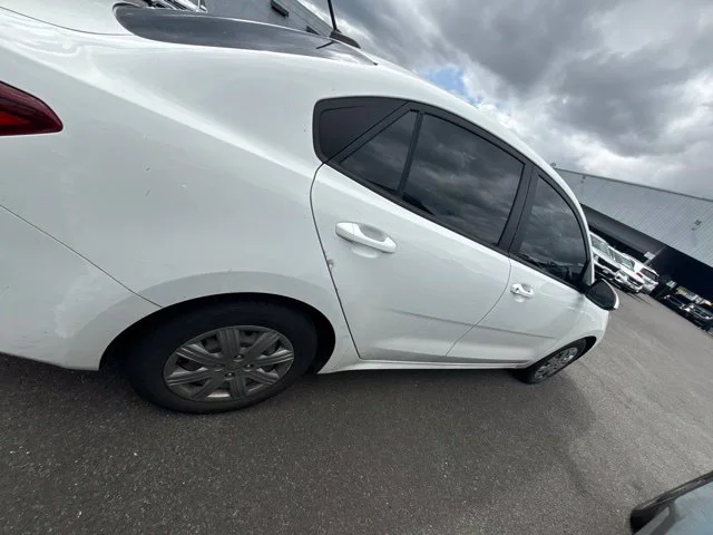 Used 2022 White Kia LX image 9