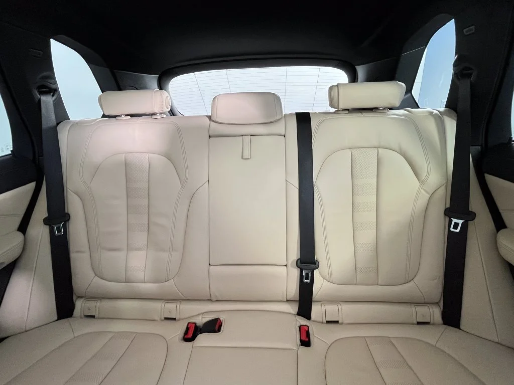 Used 2021 White Metallic BMW xDrive40i image 16