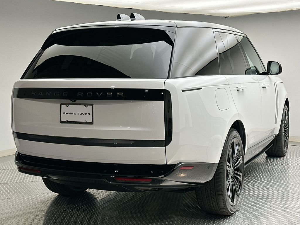 New 2026 Fuji White Land Rover SE image 3