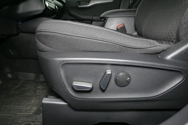 Used 2023 Silver Ford Active image 39