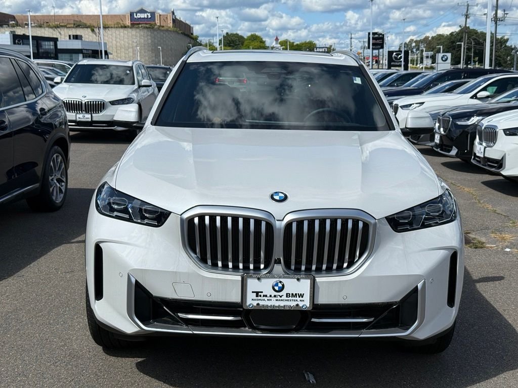 New 2026 Mineral White Metallic BMW xDrive40i image 2