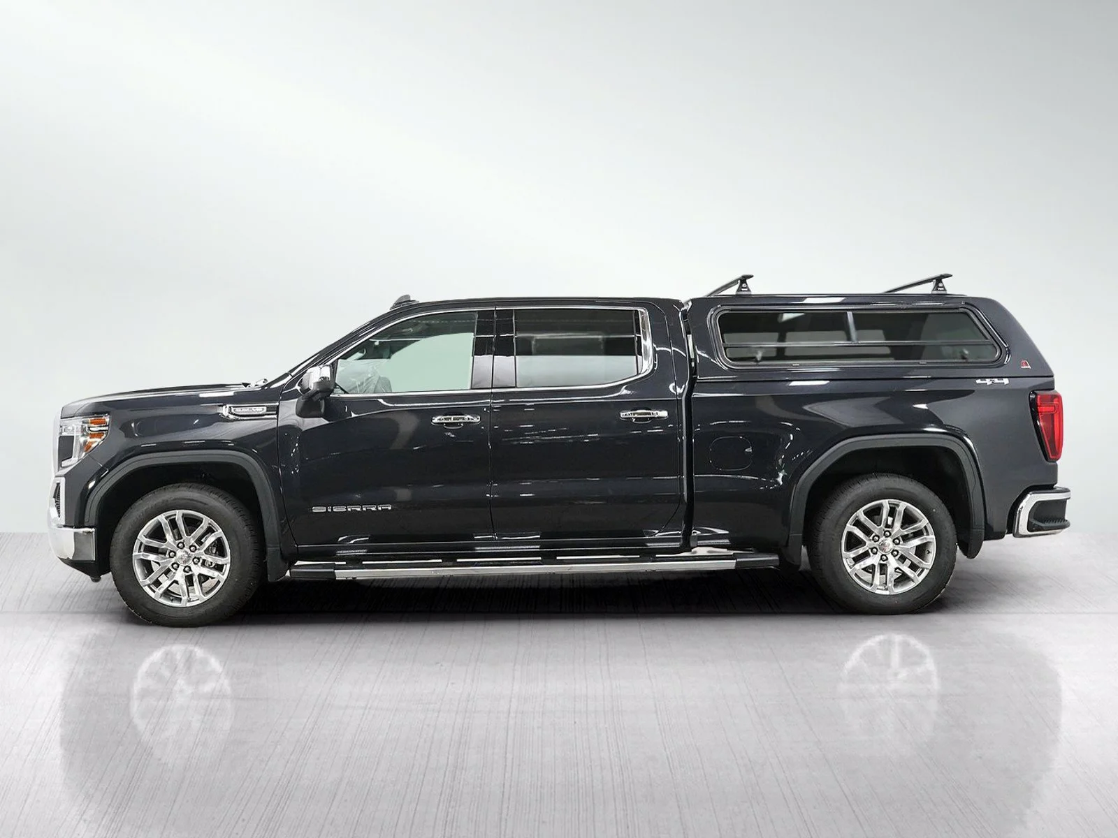 Used 2020 GMC Sierra 1500 SLT with VIN 1GTU9DEL7LZ302399 for sale in Bloomington, Minnesota