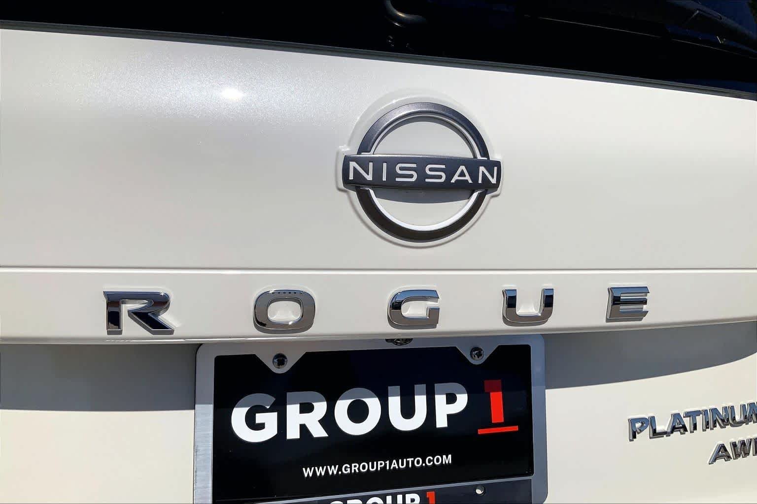 Used 2023 Pearl White Tricoat/Super Black Nissan Platinum image 33