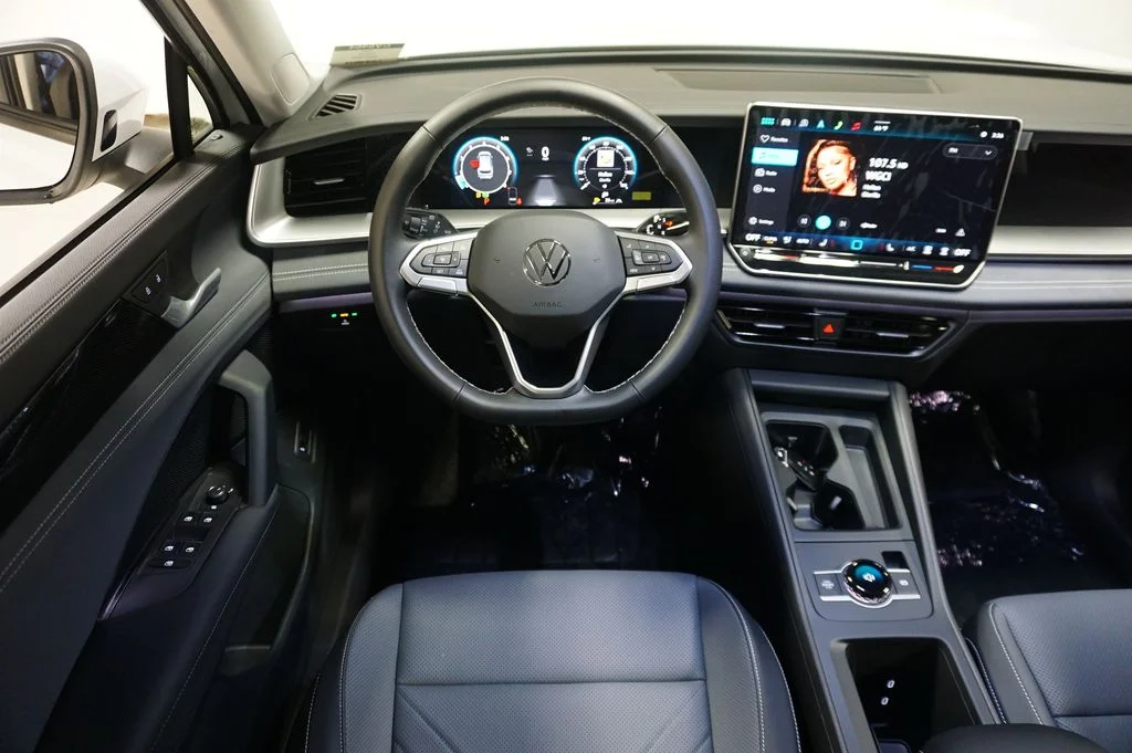 New 2026 White/off-white Volkswagen 2.0T SE image 12