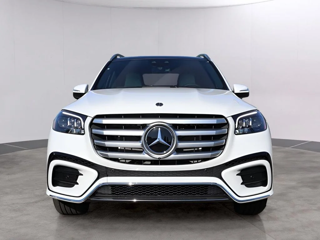 New 2026 MANUFAKTUR Moonlight White Metallic Mercedes-Benz GLS 450 image 2