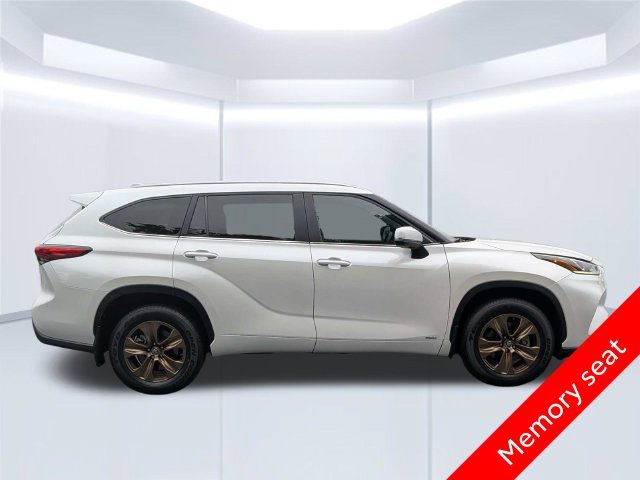 Used 2023 Beige Toyota Bronze Edition image 7