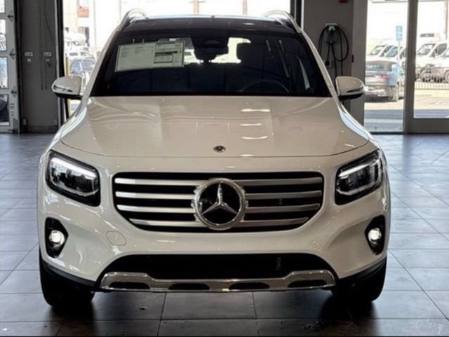 New 2026 Polar White Mercedes-Benz GLB 250 image 33