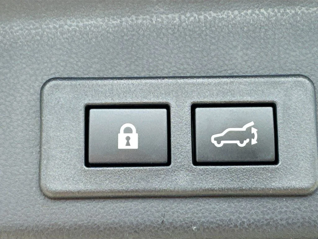 Used 2025 Black Subaru Onyx Edition Touring image 33