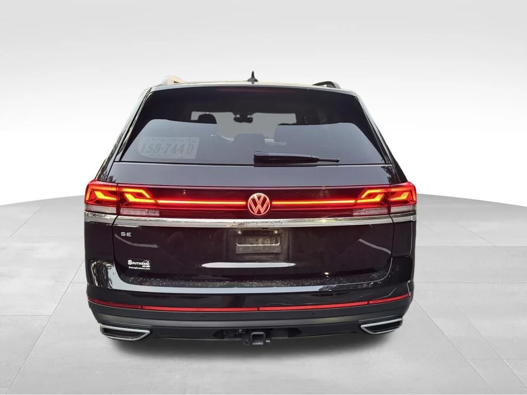 Used 2025 Black Volkswagen 2.0T SE w/Technology image 4